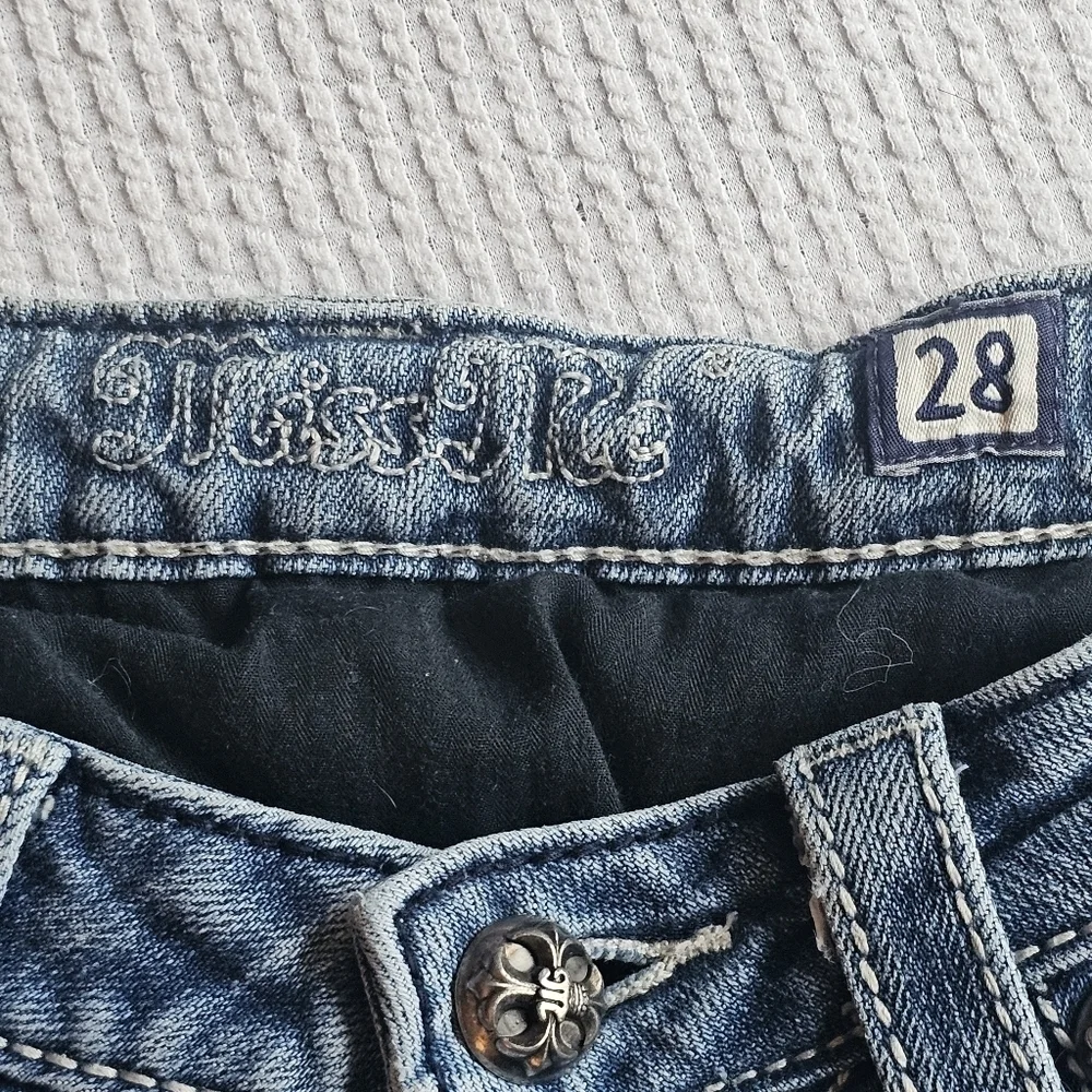 Miss Me light wash size 28 Embellished Angel Wings Skinny jeans JE5330S2L
